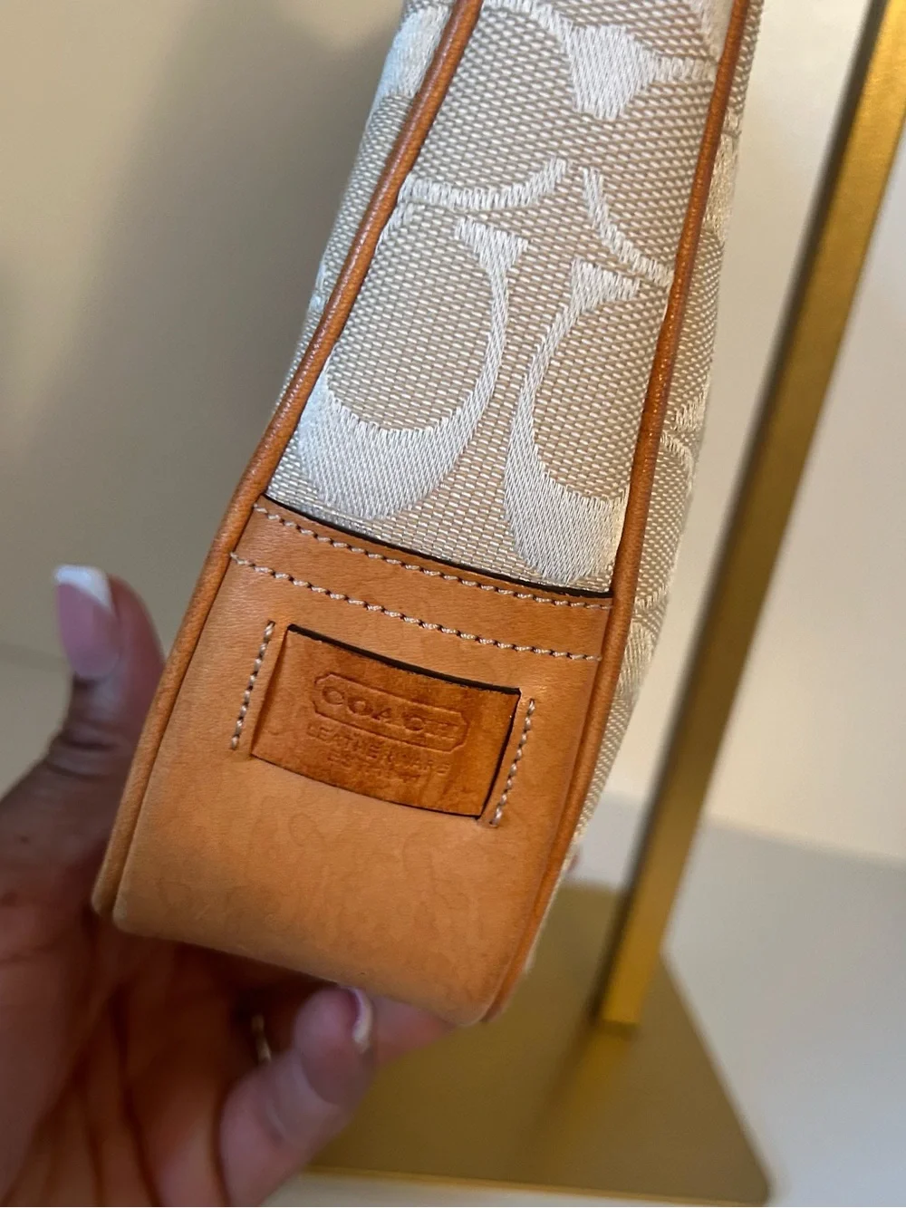 Coach”Hamptons” Signature Clip Hobo bag with Tan Leather Trim
